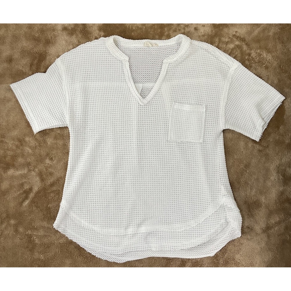 New In Waffle White Knit V-Neck Short Sleeve Top Pocket Raw Hem Size L 479